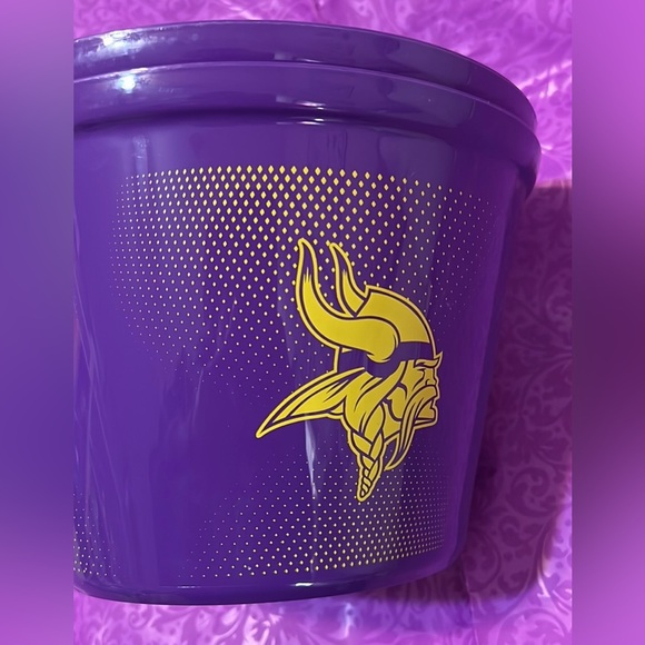 New Two Minnesota Vikings NFL 4 Quart Plastic Drink Party Snack Tailgate Bucket - Picture 7 of 9